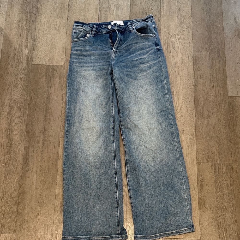 Straight-Leg Jeans in Washed Blue